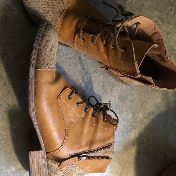 Tan leather boots with suede details - Picture 3 of 3